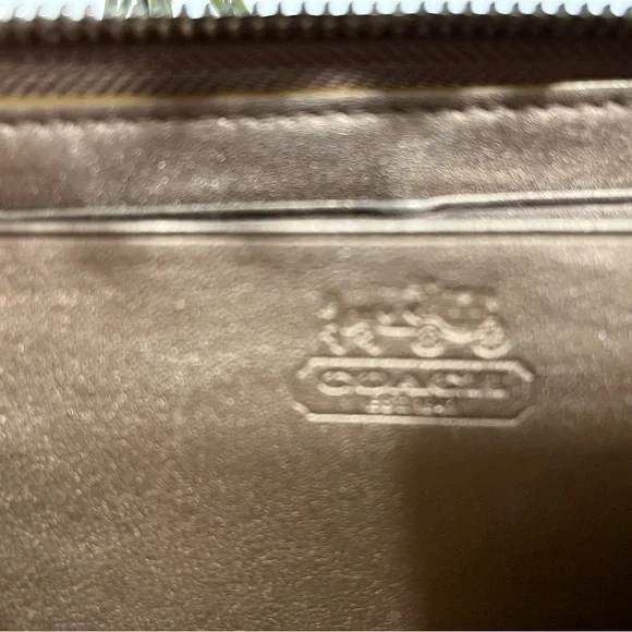 Authentic Coach Large Zipper Classic "C" Wallet (Tan/Brown) - Picture 4 of 8